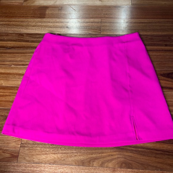 white birch Dresses & Skirts - White Birch Black Label‎ Hot Pink Mini Skirt Women's 1X With Side Slit
